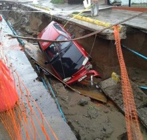 Horcón: socavón a causa del temporal. 